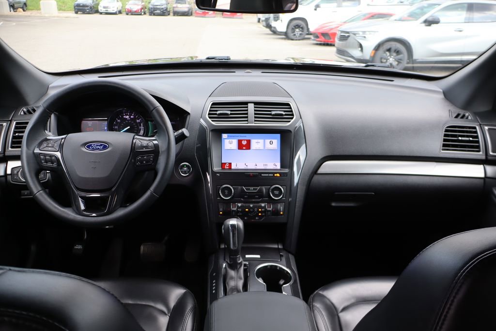 Used 2019 Ford Explorer XLT w/ Equipment Group 202A AWD/4WD image 38