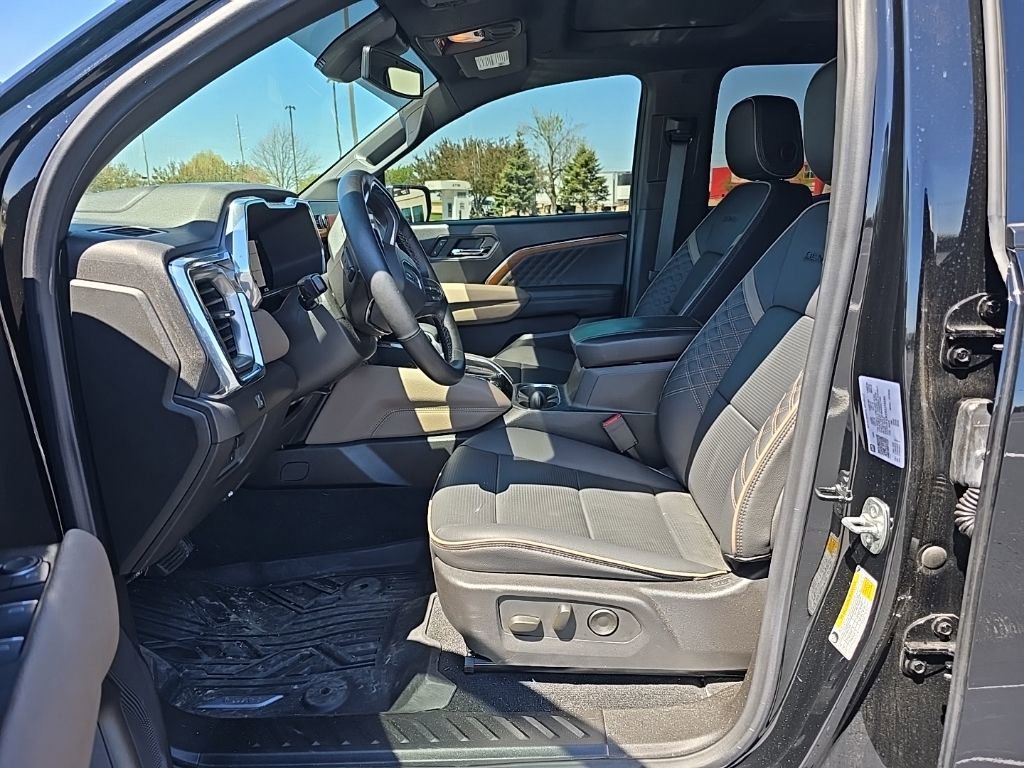 Used 2025 GMC Canyon Denali image 6