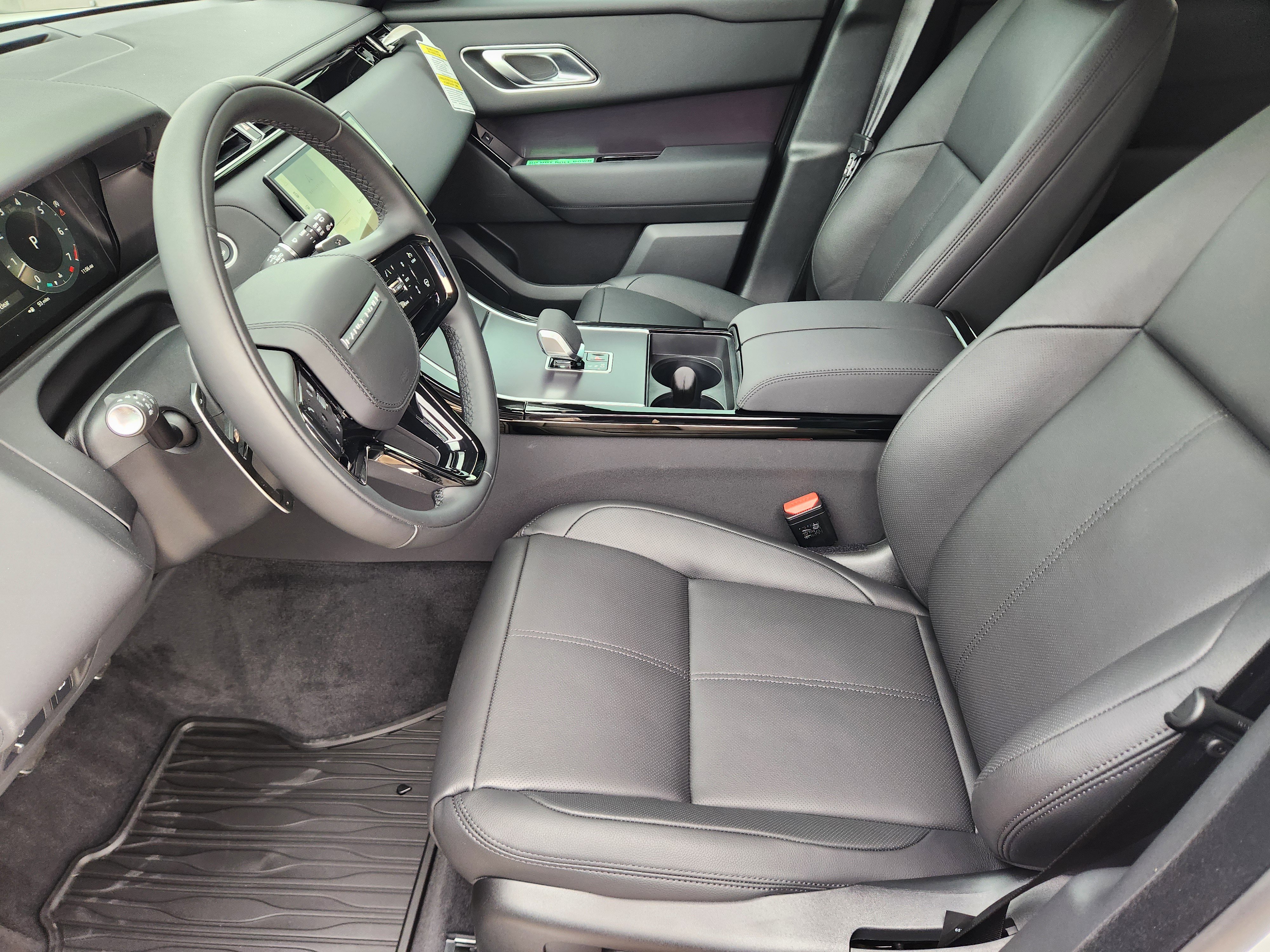 New 2026 Land Rover Range Rover Velar Dynamic SE image 13