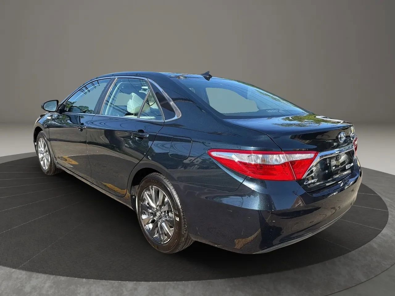 Used 2016 Toyota Camry XLE w/ Moonroof Package FWD image 7