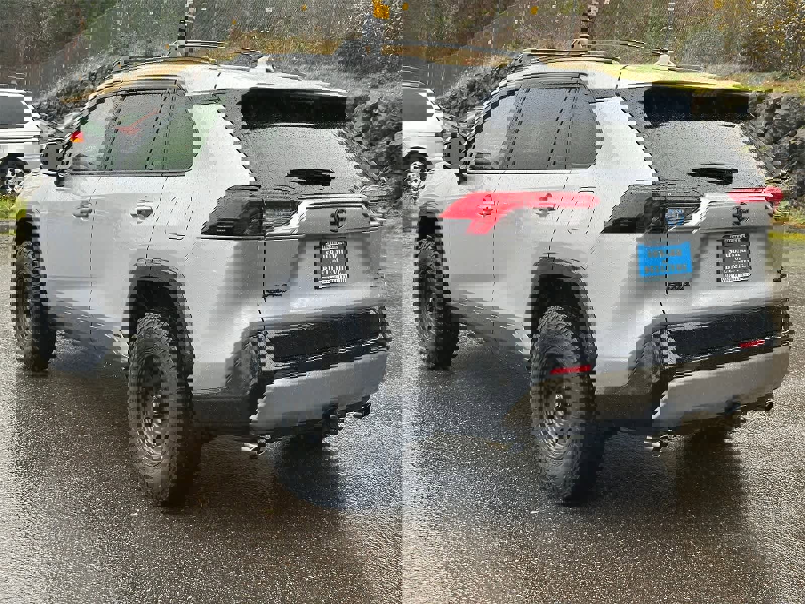 Used 2022 Toyota RAV4 SE image 3