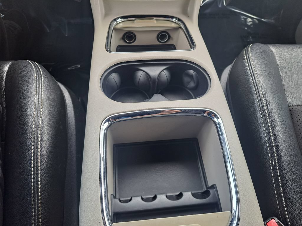 Used 2019 Dodge Grand Caravan SXT FWD image 18