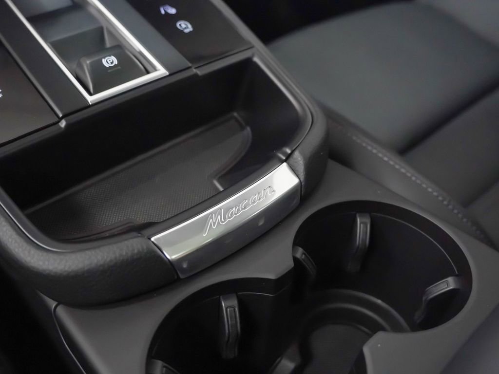 Certified 2025 Porsche Macan S image 13