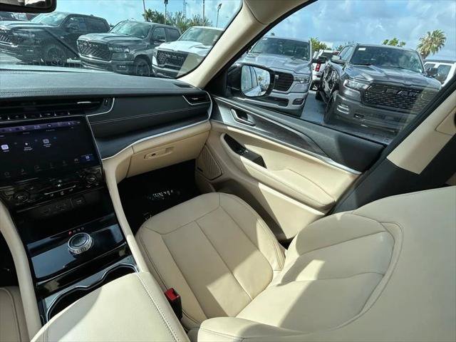 Certified 2022 Jeep Grand Cherokee L Limited RWD image 11