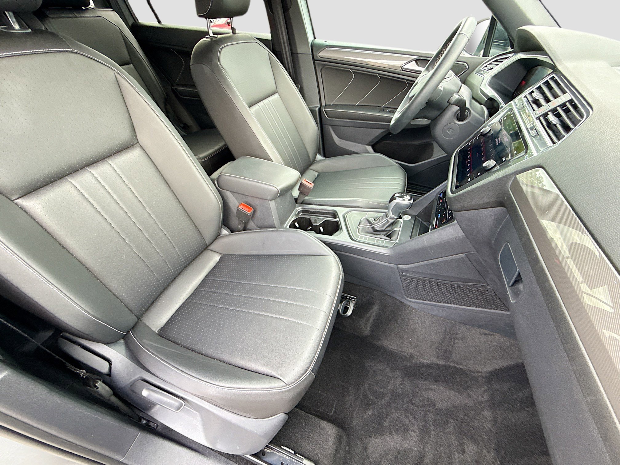 Used 2023 Volkswagen Tiguan SE R-Line image 13