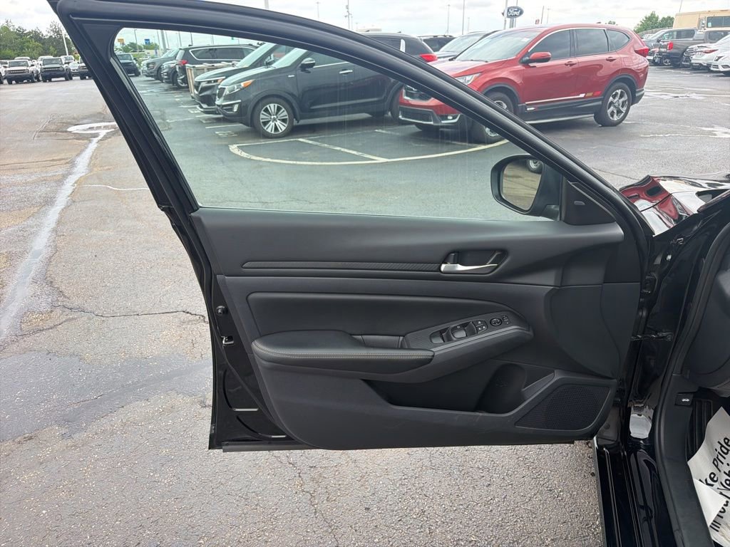Used 2025 Nissan Altima 2.5 SV FWD image 18