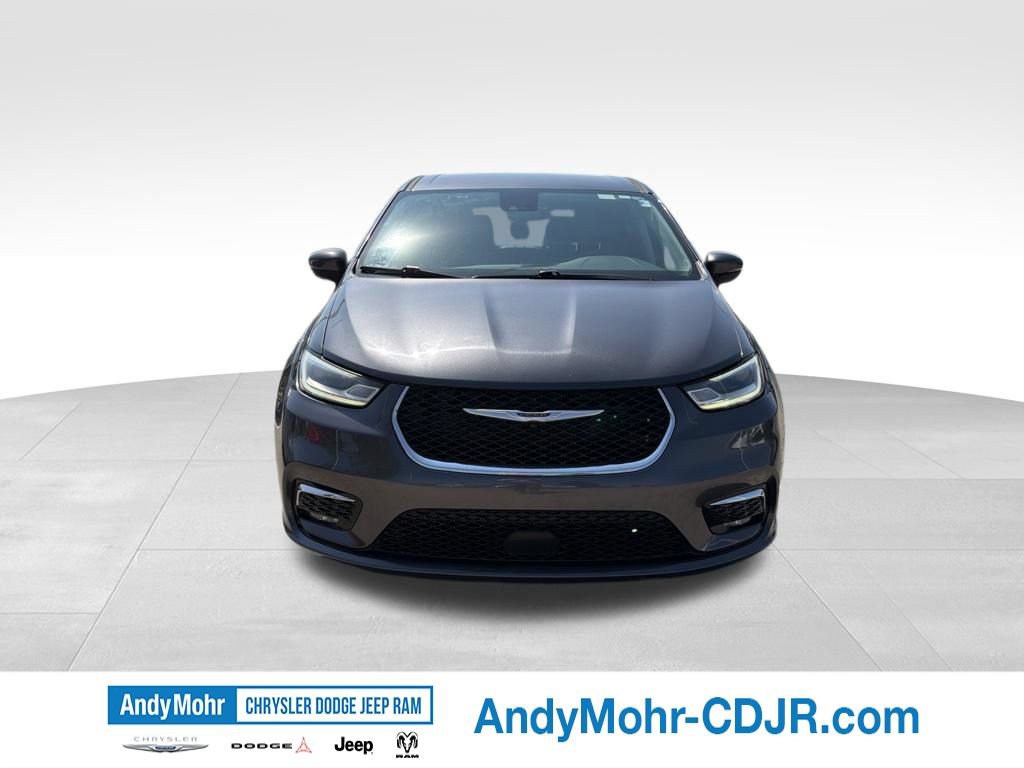 Used 2023 Chrysler Pacifica Touring-L FWD video 2