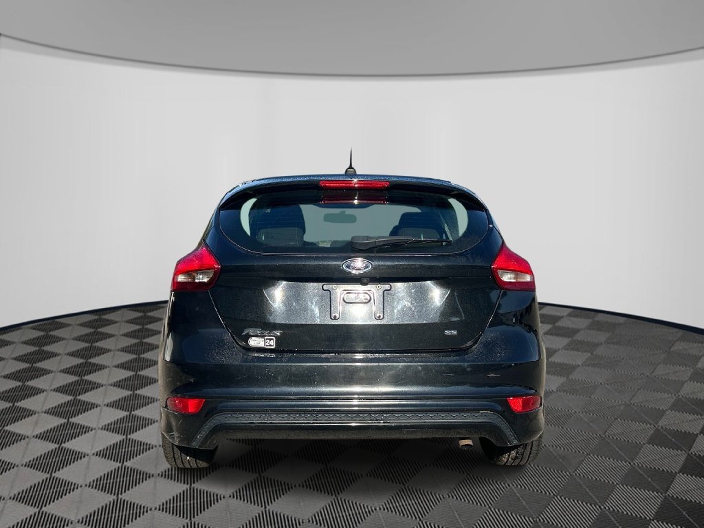 Used 2015 Ford Focus SE w/ SE Sport Package FWD image 4
