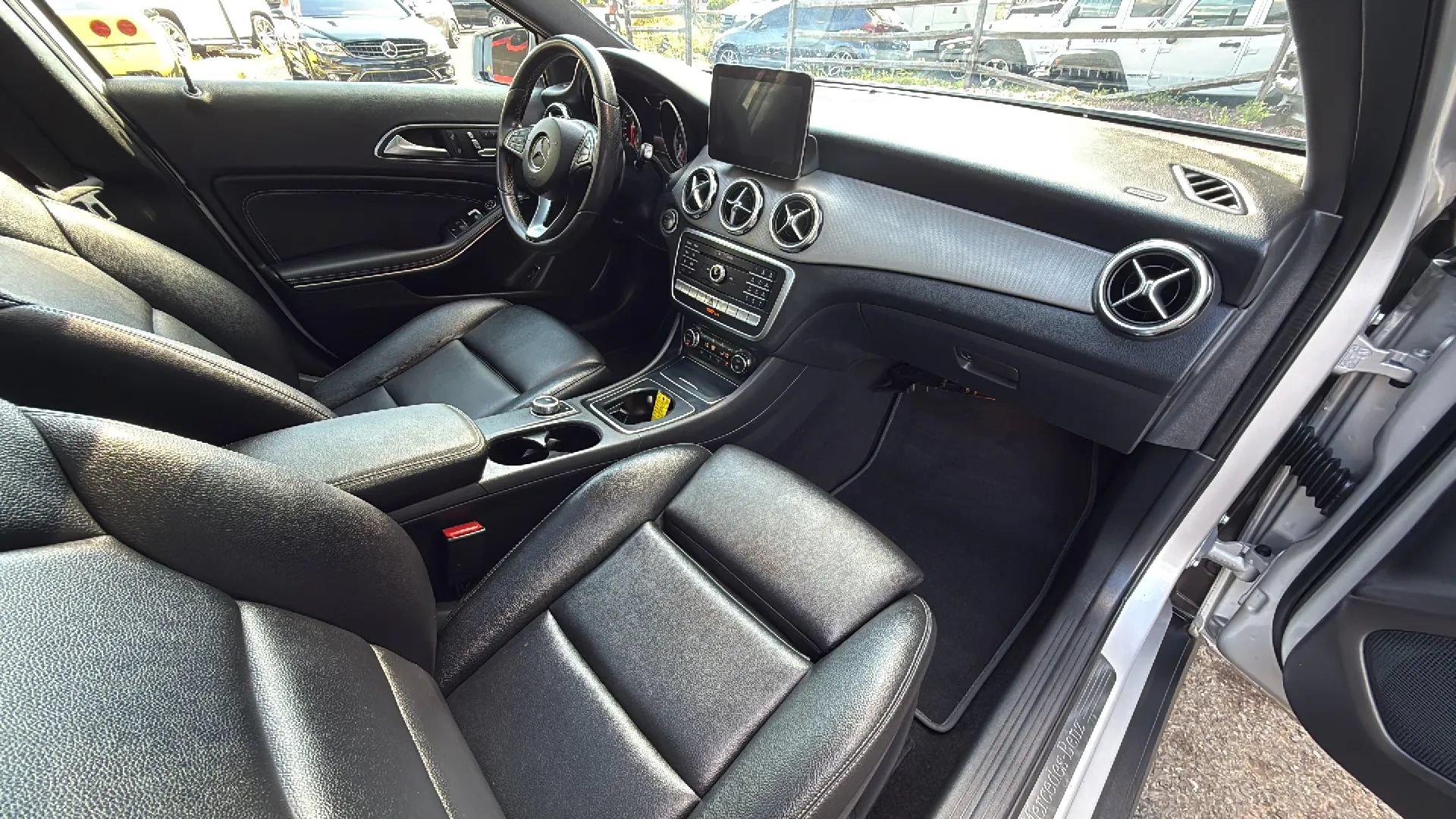Used 2018 Mercedes-Benz GLA 250 4MATIC image 27