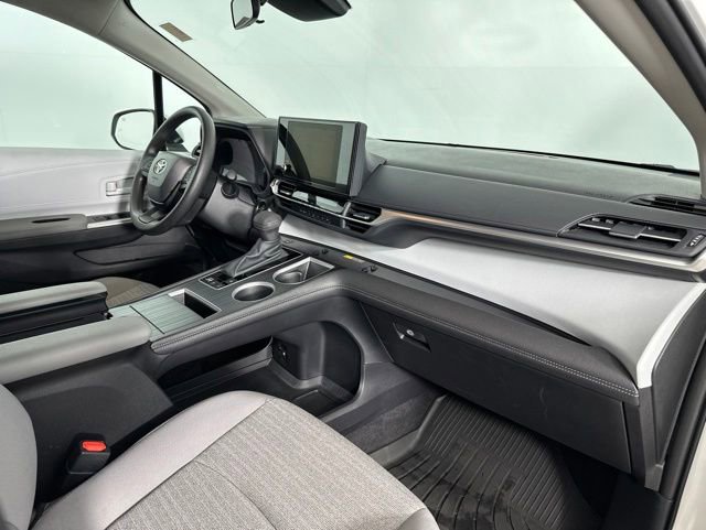 Used 2025 Toyota Sienna LE AWD/4WD image 25