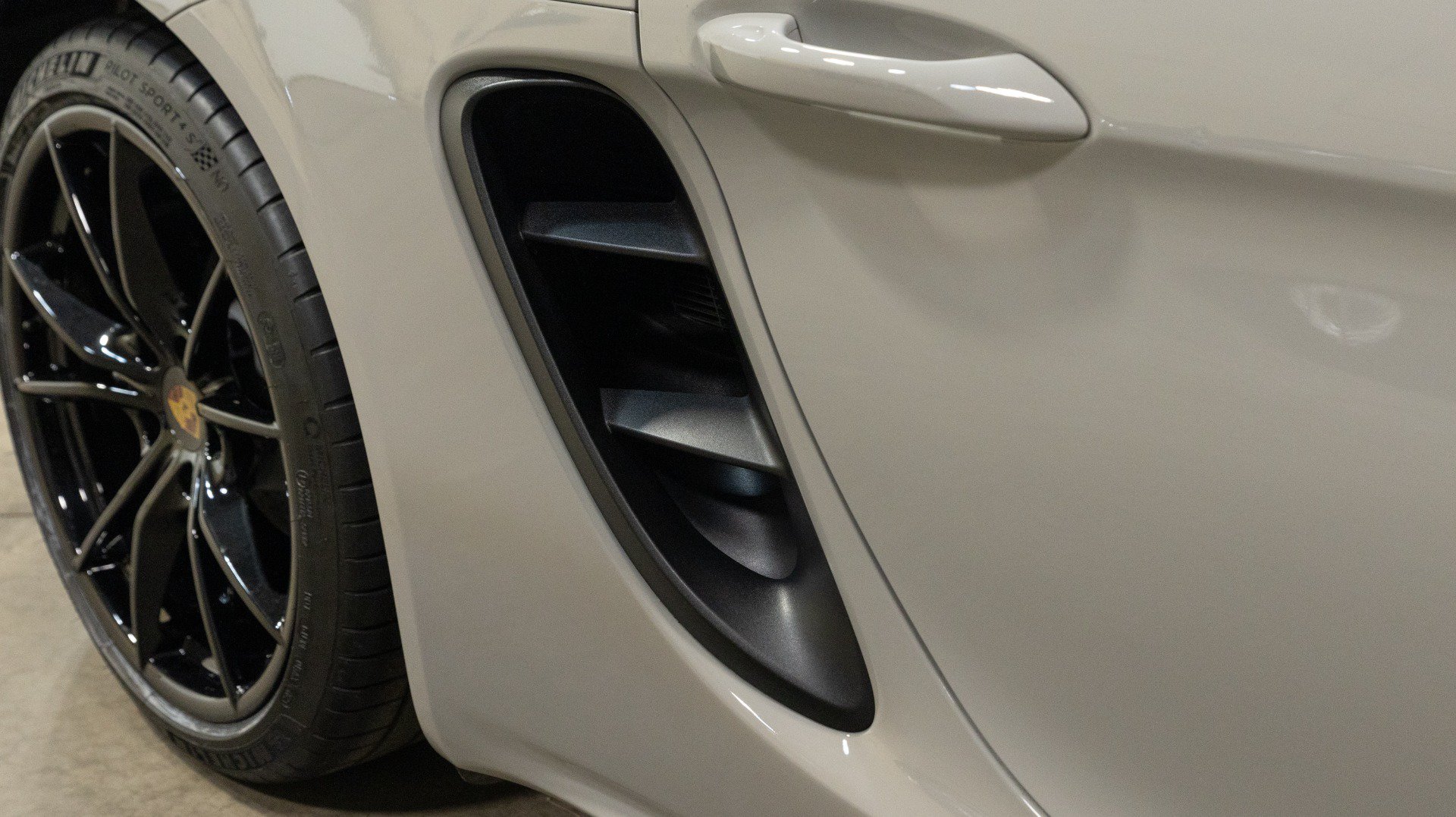 Used 2021 Porsche 718 Boxster RWD image 19
