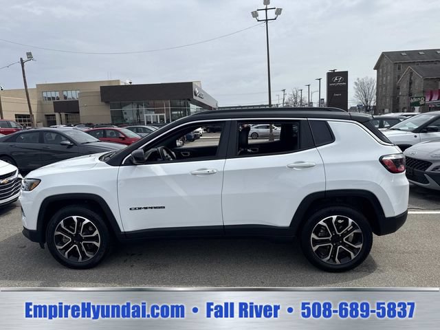 Used 2024 Jeep Compass Limited AWD/4WD image 3
