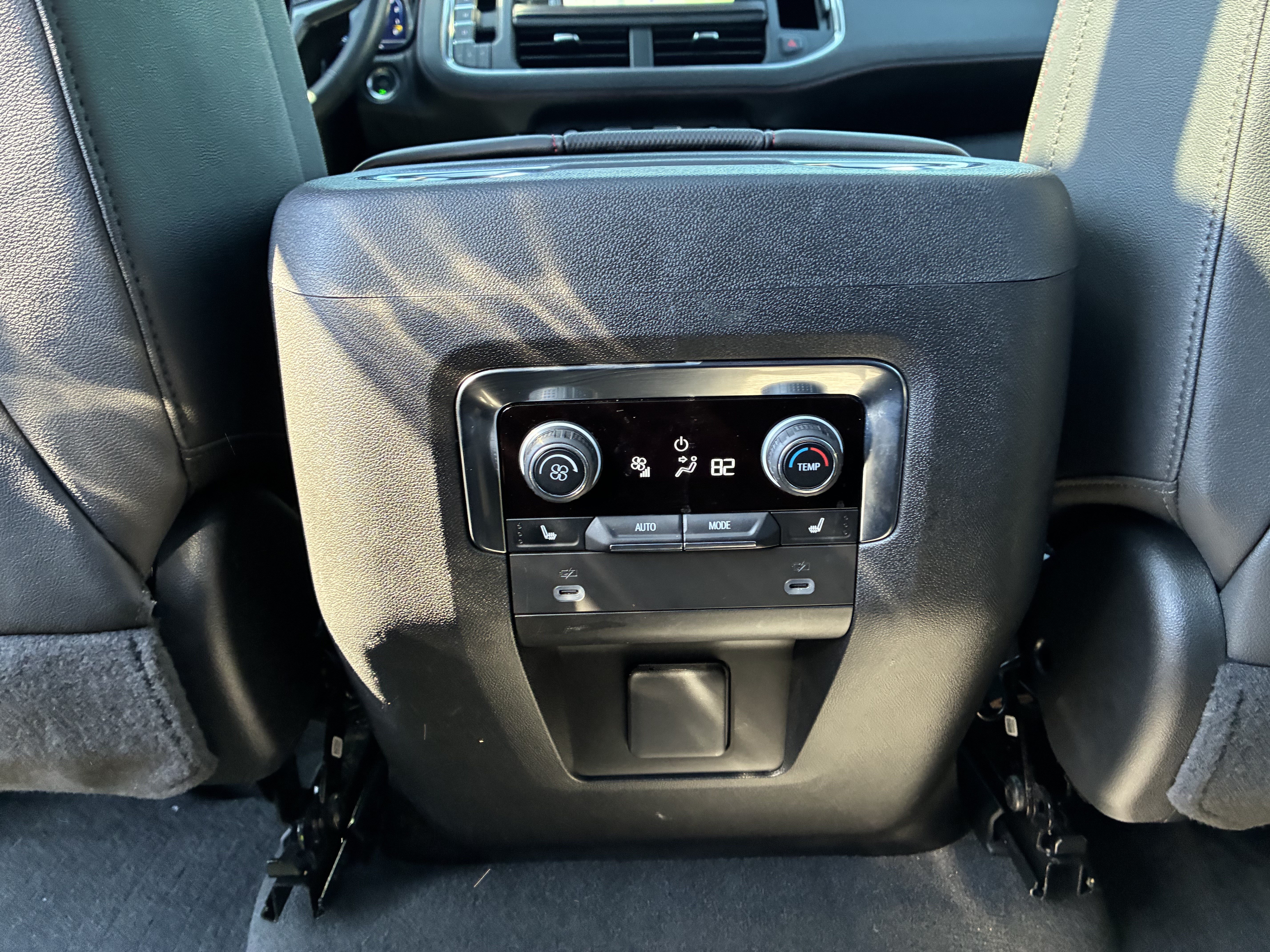 Used 2024 Chevrolet Suburban RST w/ Luxury Package RWD image 17