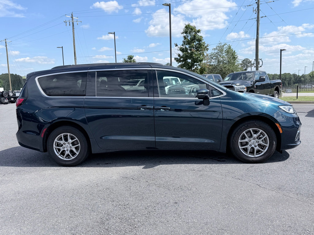Used 2022 Chrysler Pacifica Touring FWD image 4