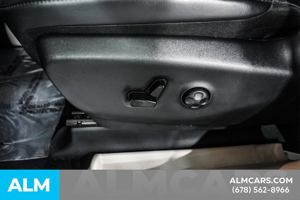 Used 2023 Chrysler Pacifica Touring-L FWD image 31