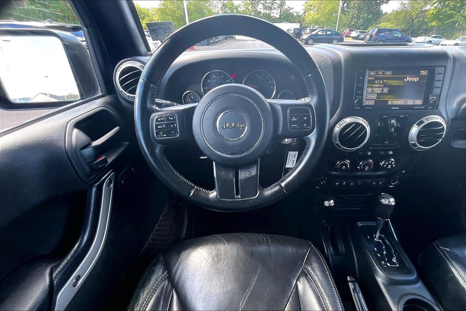 Used 2017 Jeep Wrangler Unlimited Sahara w/ Connectivity Group AWD/4WD image 5