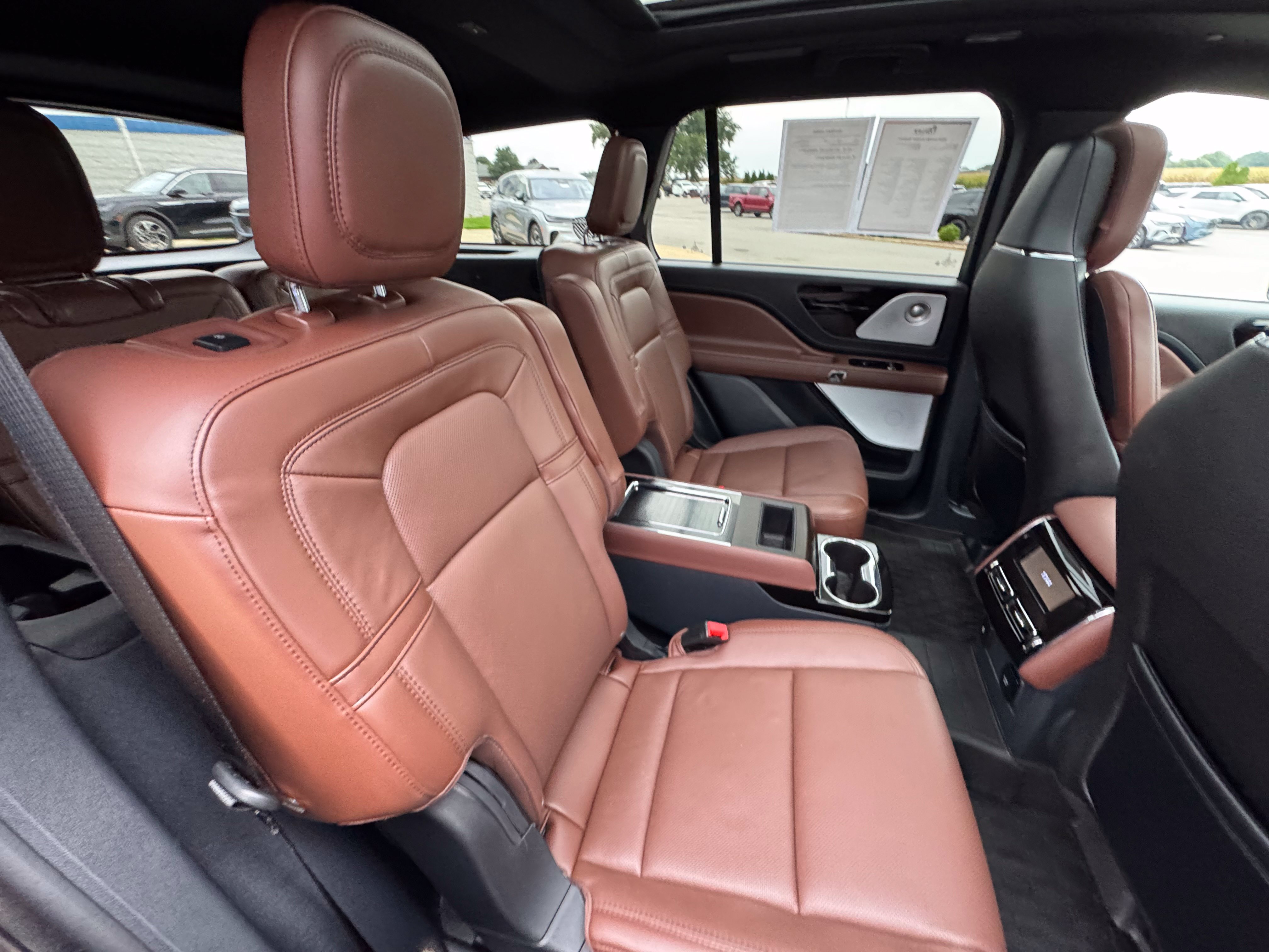 Used 2026 Lincoln Aviator Reserve AWD/4WD image 15