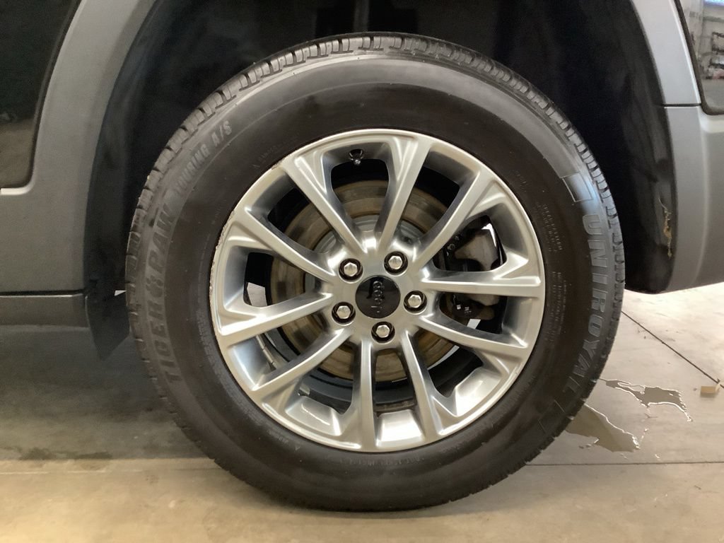 Used 2019 Jeep Cherokee Latitude Plus AWD/4WD image 20