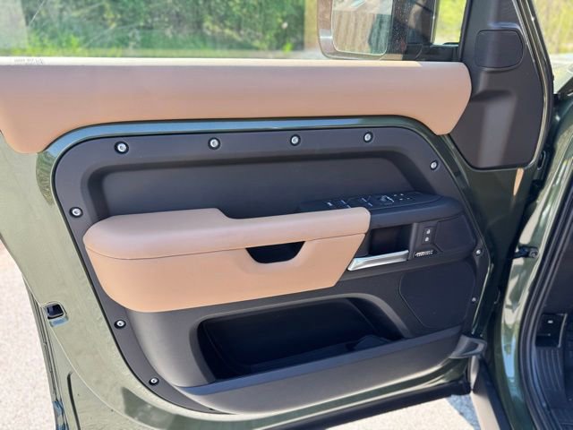 New 2026 Land Rover Defender 110 X-Dynamic SE AWD/4WD image 9