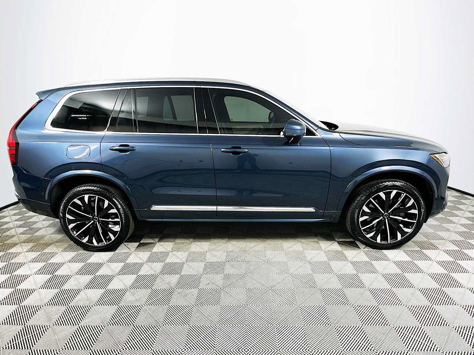 New 2026 Volvo XC90 B6 Plus w/ Protection Package Premier AWD/4WD image 8