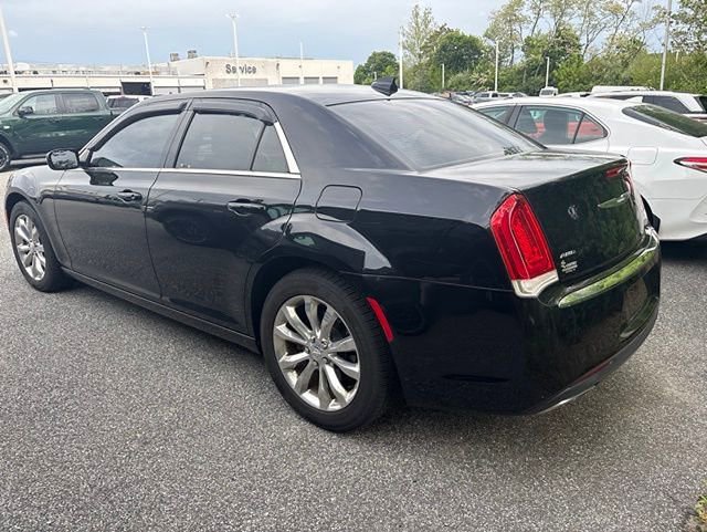 Used 2017 Chrysler 300 Limited w/ Value Package AWD/4WD image 9