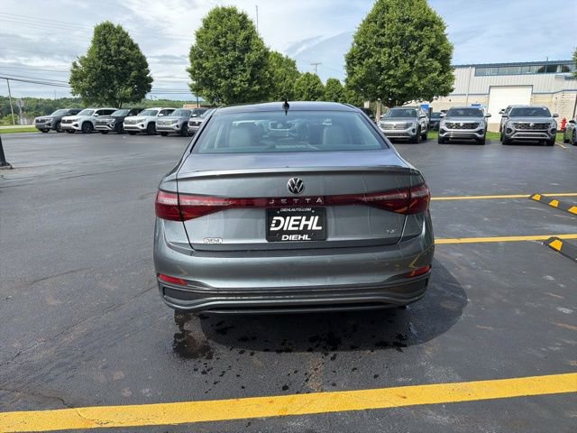 Used 2025 Volkswagen Jetta SE FWD image 3