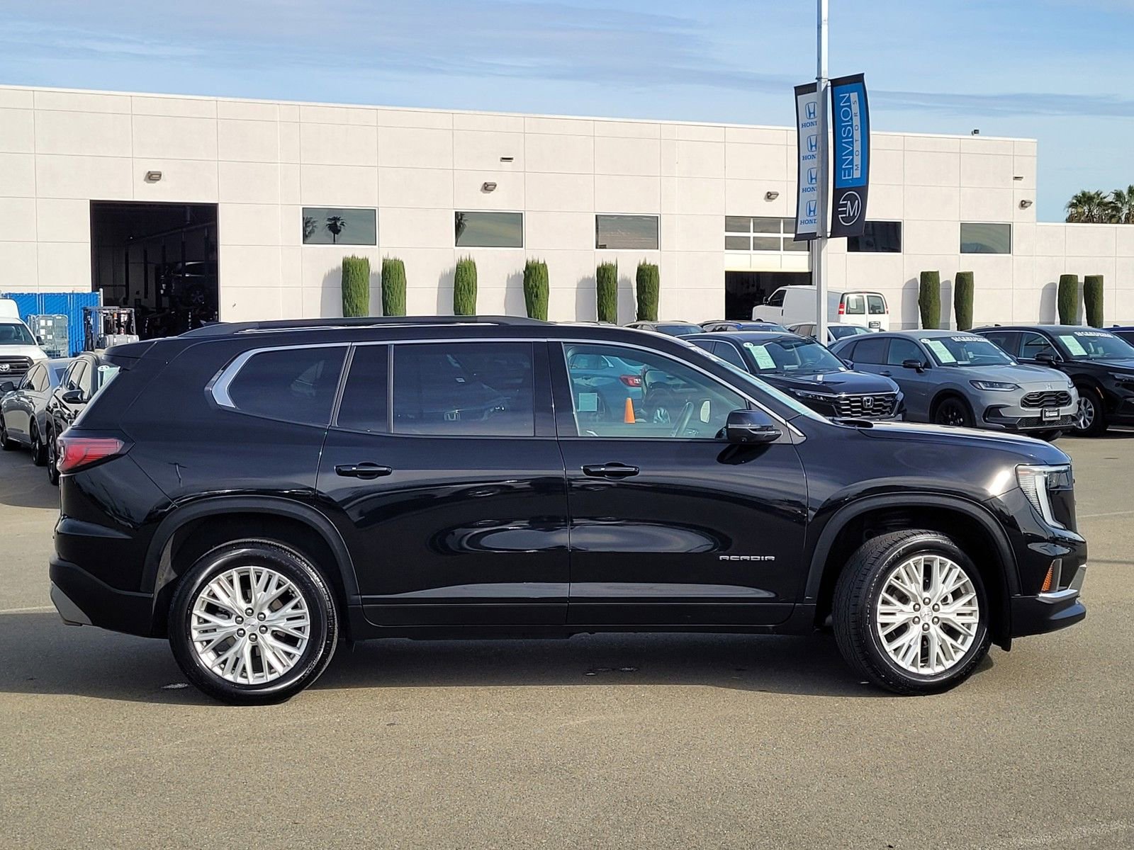 Used 2024 GMC Acadia Elevation image 4