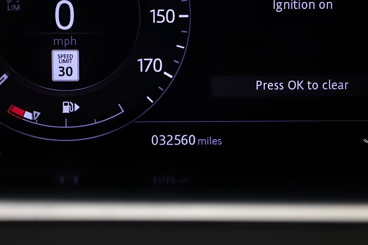 Used 2020 Land Rover Range Rover Evoque S image 11