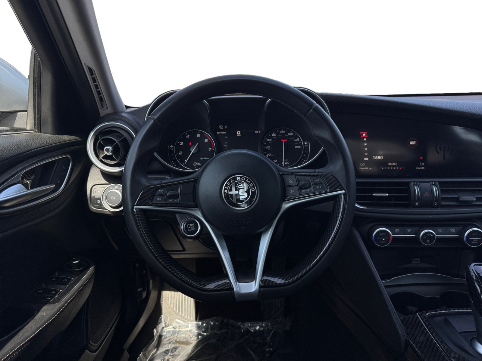 Used 2017 Alfa Romeo Giulia RWD image 12