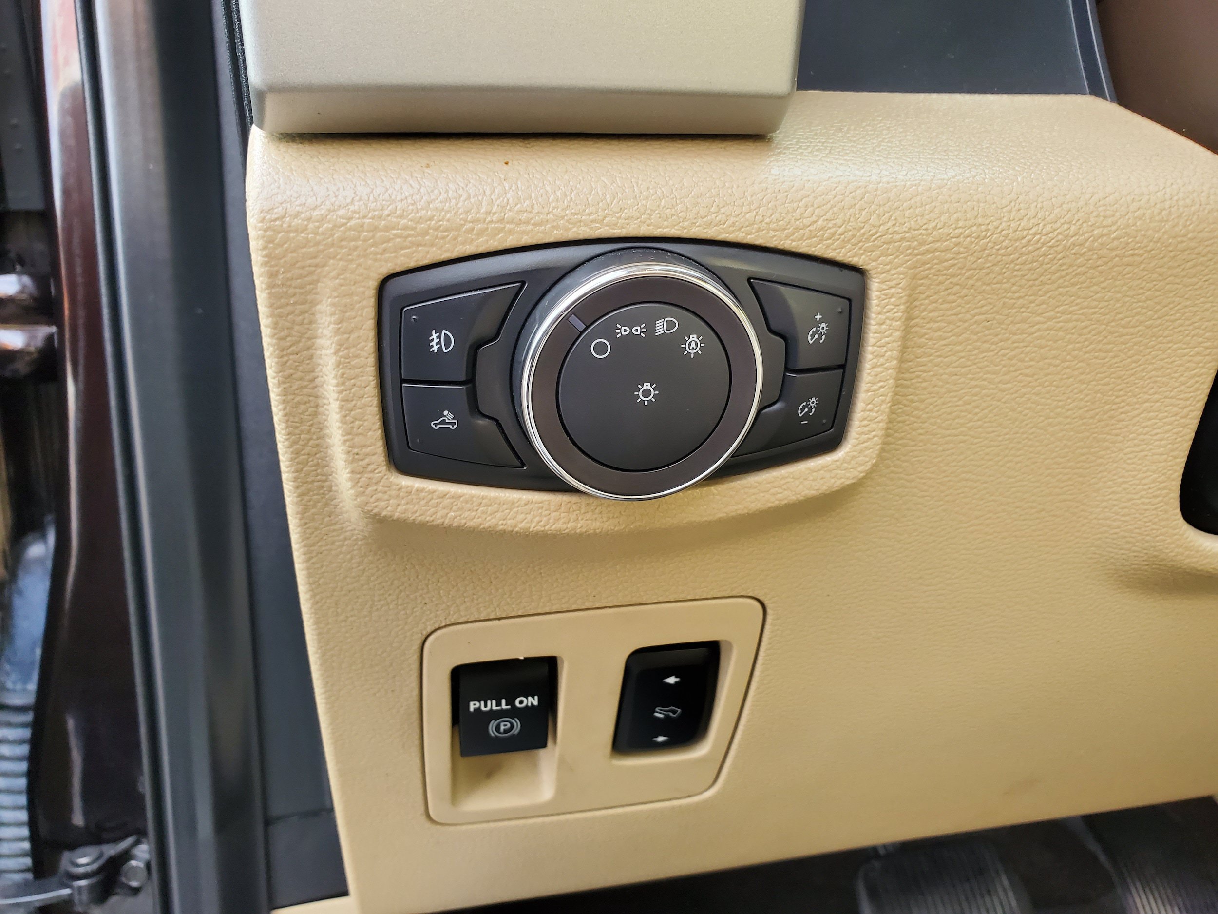 Used 2019 Ford F150 Lariat AWD/4WD image 12