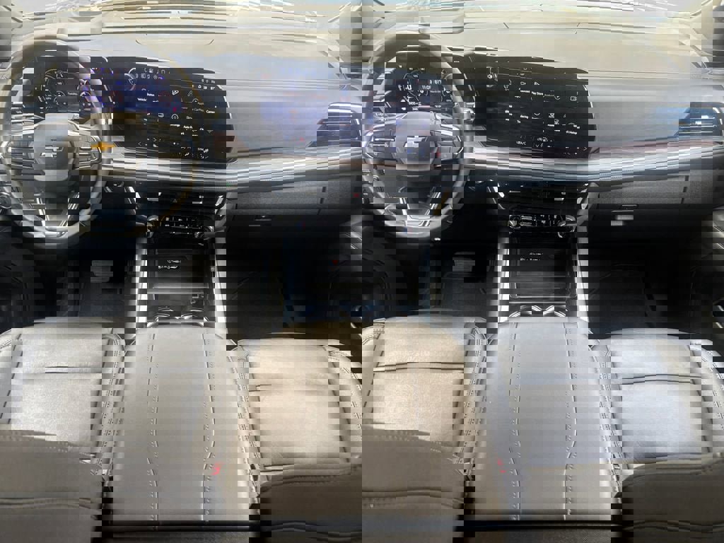 Used 2025 Chevrolet Tahoe LT image 11