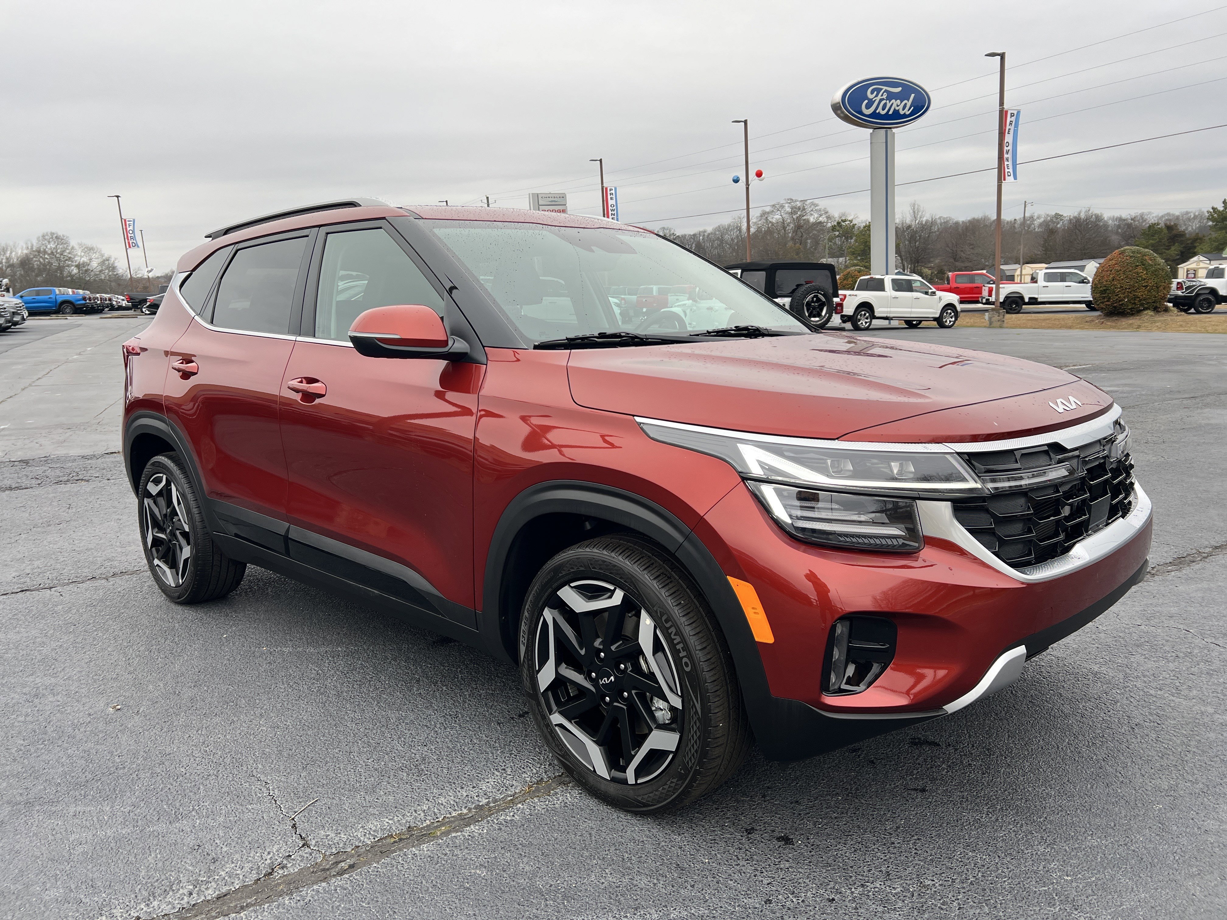 Used 2025 Kia Seltos SX w/ SX Sunroof Package image 4