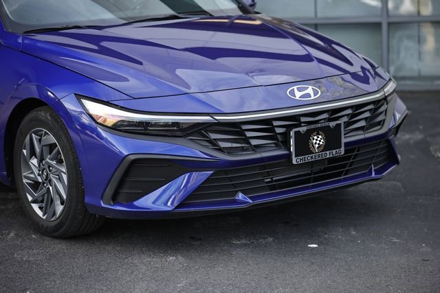 Used 2024 Hyundai Elantra SEL FWD image 2