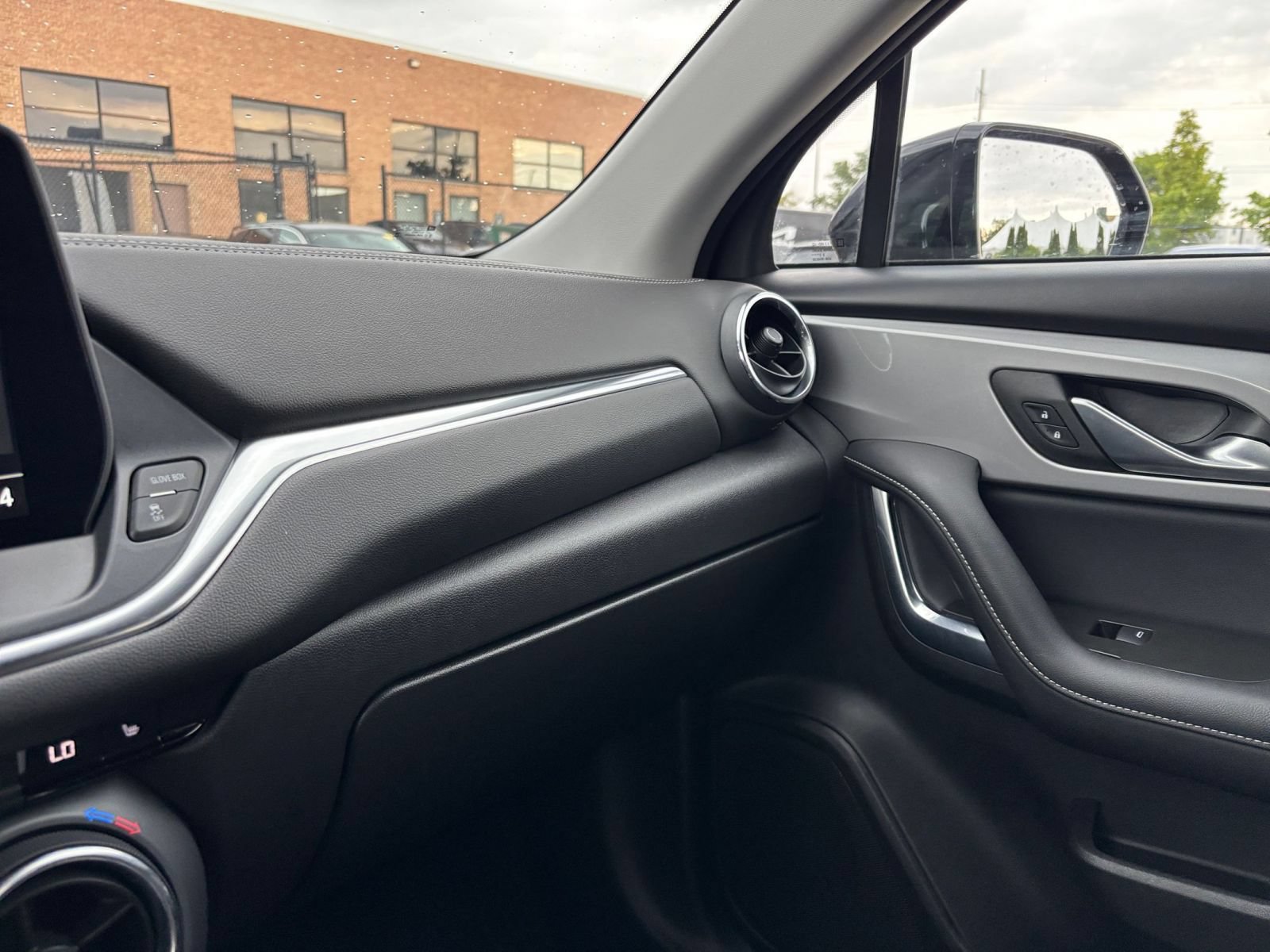 Used 2025 Chevrolet Blazer LT FWD image 36