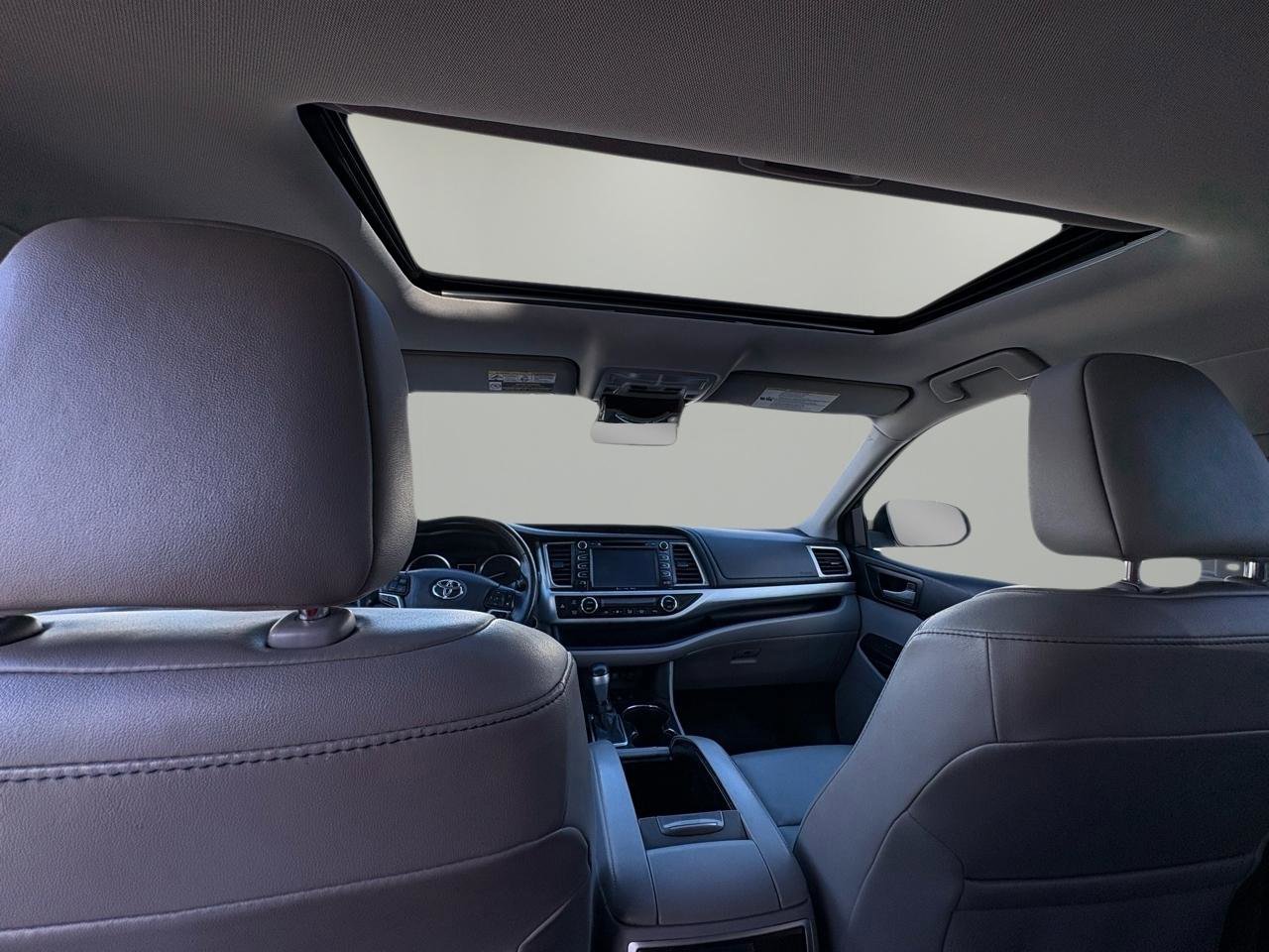 Used 2018 Toyota Highlander XLE image 28