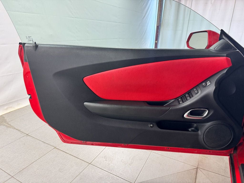 Used 2015 Chevrolet Camaro LT RWD image 15