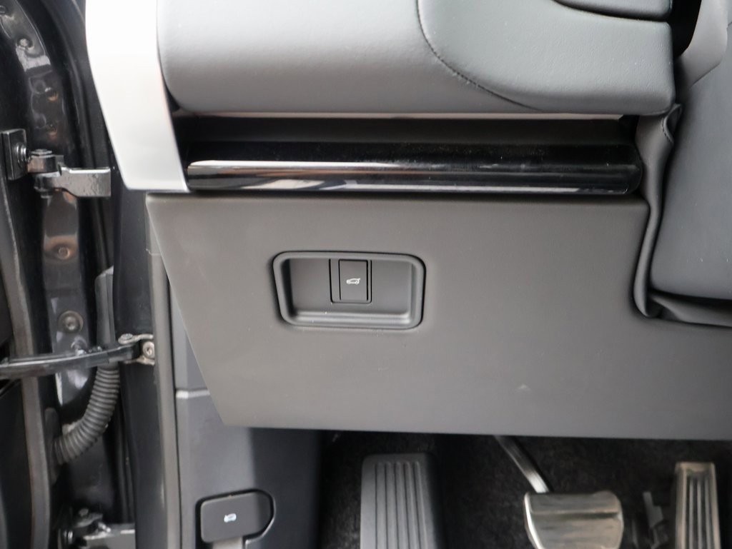 Used 2025 Land Rover Range Rover SE image 34