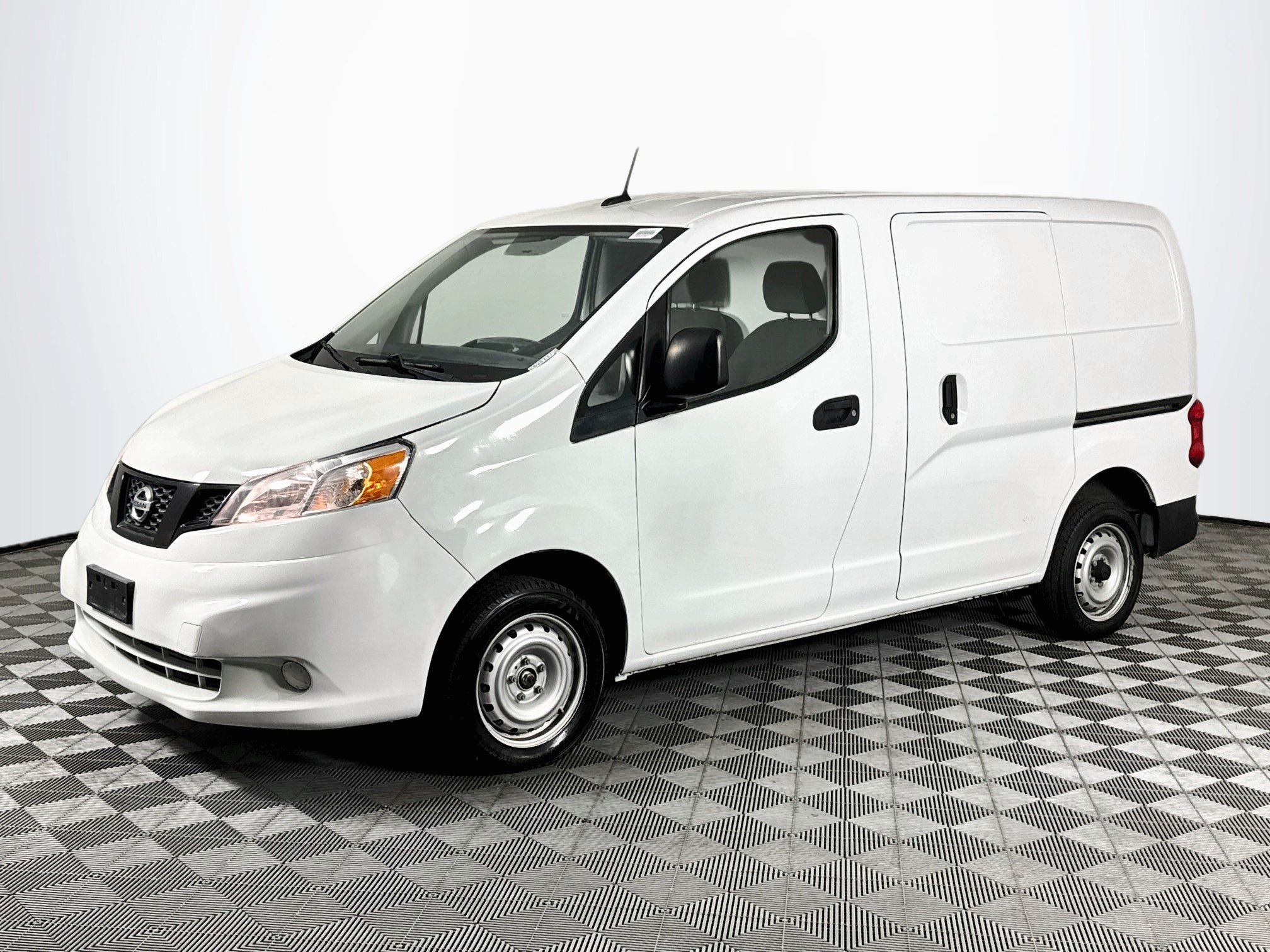 Used 2021 Nissan NV200 S FWD image 4