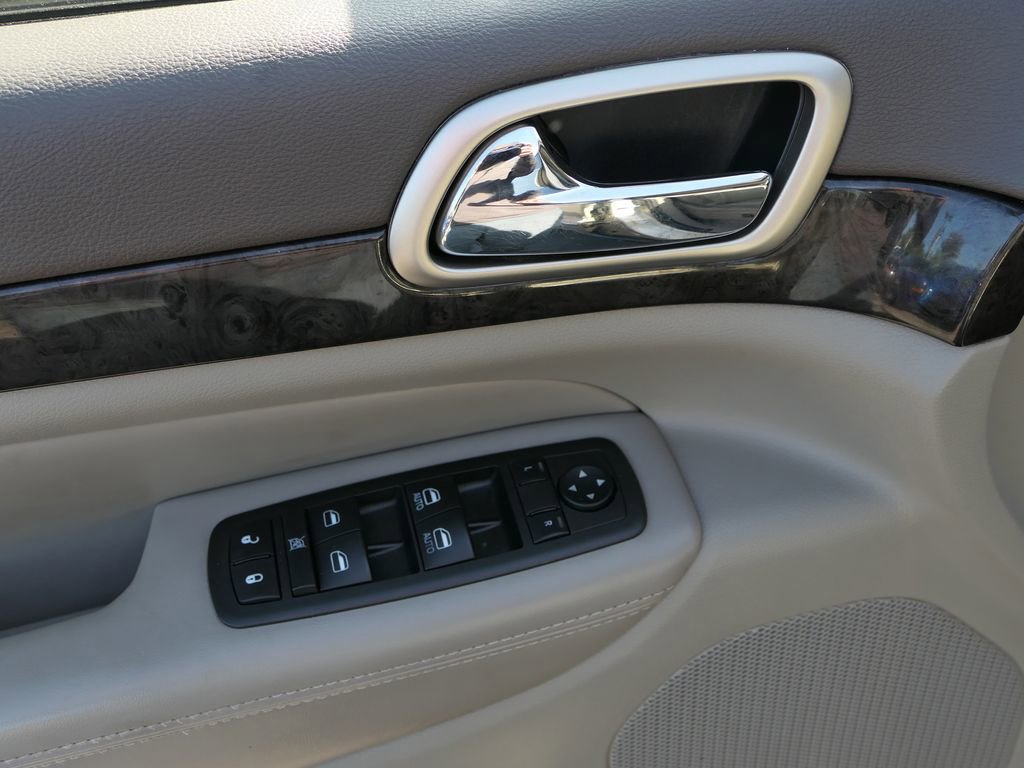 Used 2011 Jeep Grand Cherokee Laredo image 14