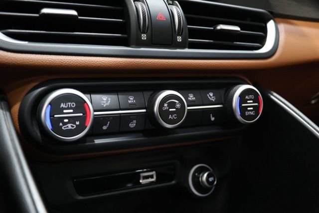 Used 2020 Alfa Romeo Giulia Ti w/ Active Blind Spot Package image 24
