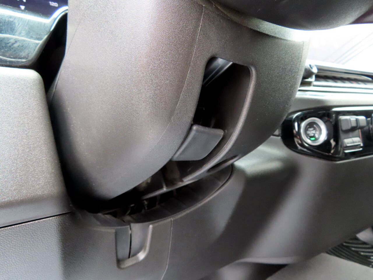 Used 2024 Chevrolet Silverado 2500 LT image 30