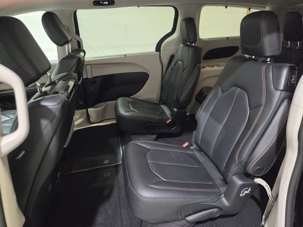Certified 2018 Chrysler Pacifica Touring-L Plus FWD image 20