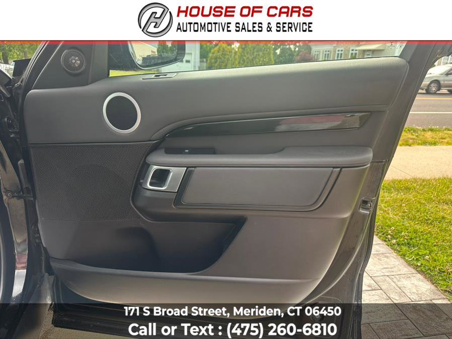 Used 2017 Land Rover Discovery SE image 25