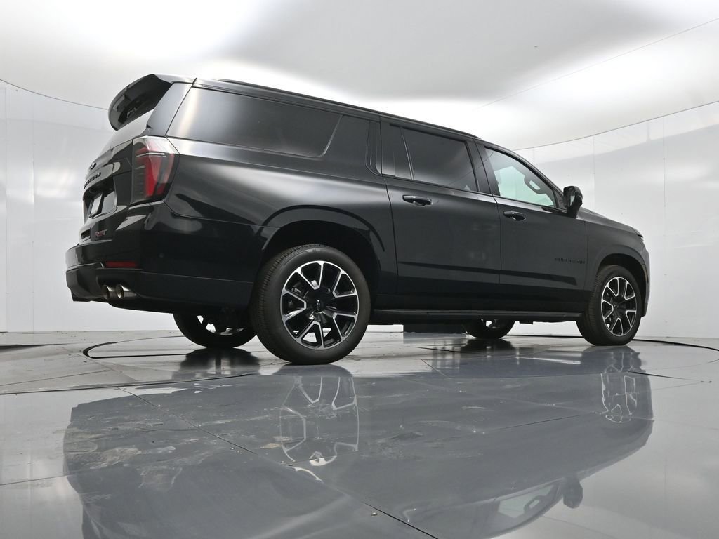 Used 2025 Chevrolet Suburban RST image 42