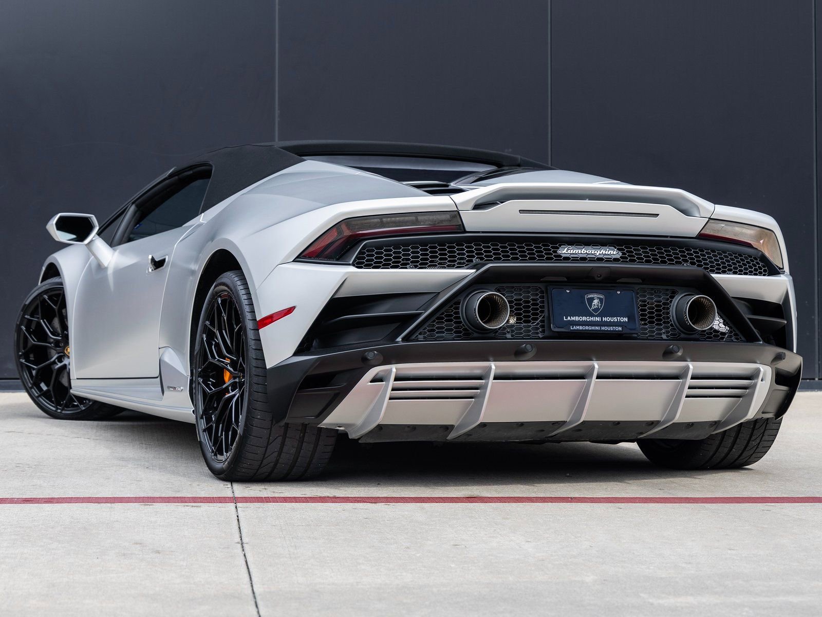 Used 2023 Lamborghini Huracan EVO image 7