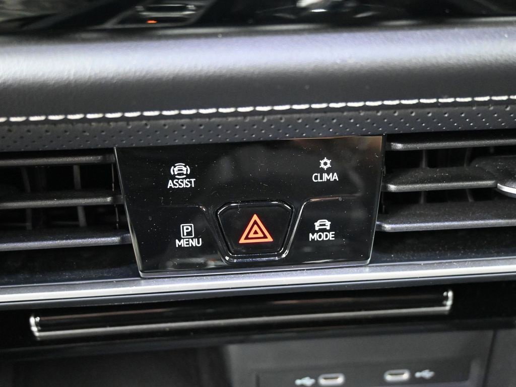 Used 2024 Volkswagen Atlas SE image 25