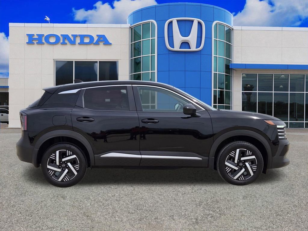 Used 2025 Nissan Kicks SV image 2