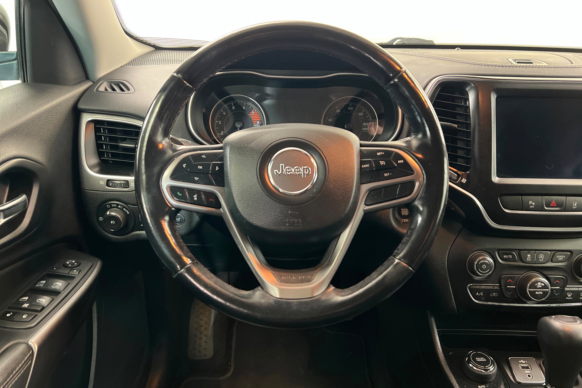 Used 2021 Jeep Cherokee Latitude Lux w/ Comfort/Convenience Group image 13