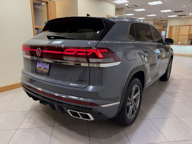 Used 2024 Volkswagen Atlas Cross Sport SEL R-Line image 5