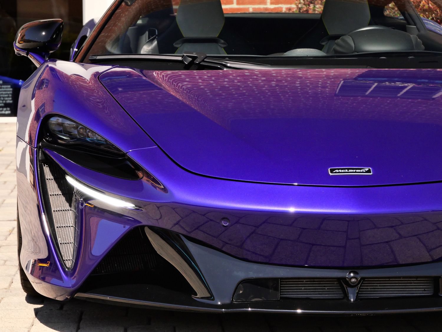 Used 2023 McLaren Artura RWD image 6